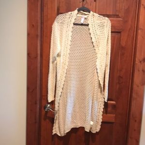 alya cream sweater cardigan-duster. Lace like stitching. Beautiful 💕